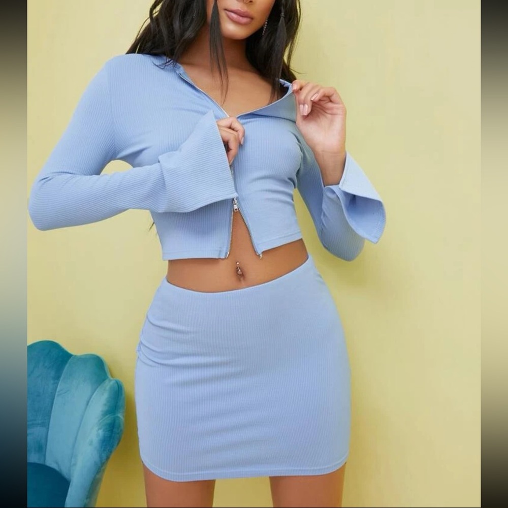 NWT NEW Zip Up Split Sleeve Rib-knit Top & Skirt Set
Baby Blue / S(4)